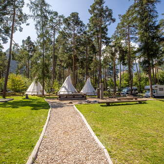 Tipis-Mietunterkünfte vom TCS Camping Thusis Viamala