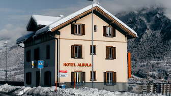 Das Hotel Restaurant Albula in Thusis im Sommer